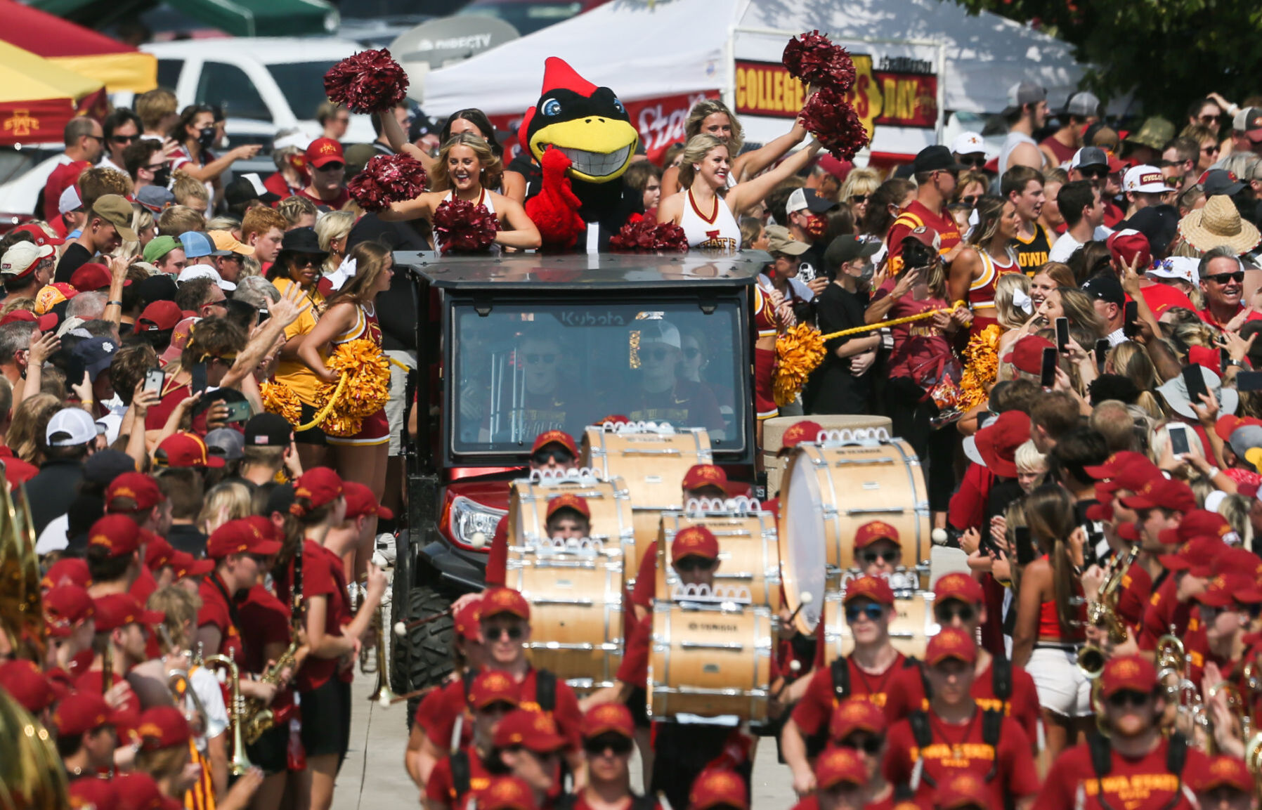 091121-qc-spt-iowa-isu-fball-003